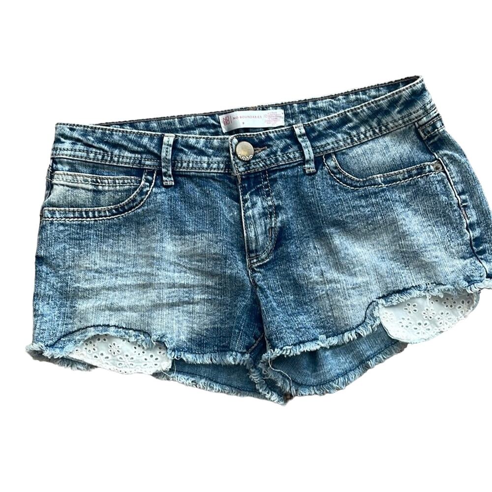 No Boundaries NOBO Distressed Acid Wash Denim Shortie Shorts Lace Pockets Size 9